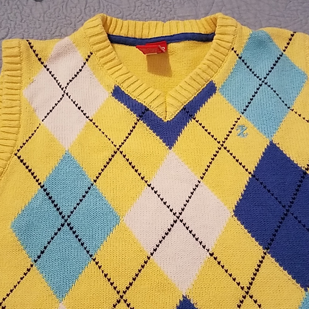 Guys Izod pull over vest